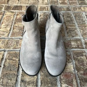 Ecco Women’s Skyler Side Zip Up Boot Size 9 1/2.